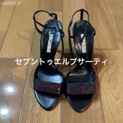 セブントゥエルブサーティ　黒　ストラップサンダル