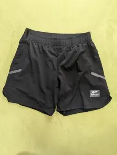 Reebokショートパンツ　sizeM