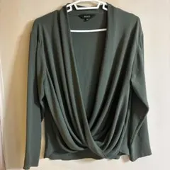 オリーブグリーン 長袖 トップス