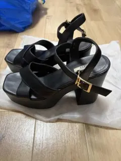 R&E 厚底クロスストラップサンダル ブラックのサムネイル