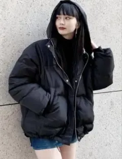 ブラック フード付きダウンジャケット