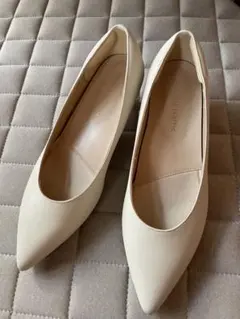 ★お値下げしました★ホワイト【跳べるパンプス】ポインテッドトゥ4cmヒール