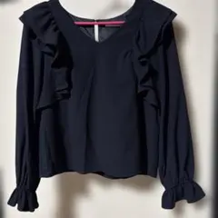 MIIAフリル付きネイビーVネックブラウス