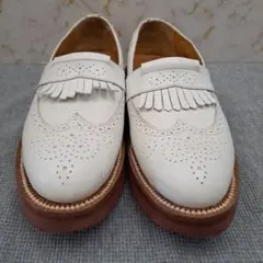 ホワイト フリンジ付きローファー 23.5cm