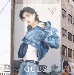 GUESS 新品未使用 ジップアップフーディー ヒョンジン着用 白 サイズS