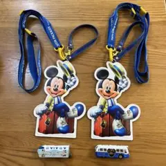 ミッキーマウス ストラップ2本セットとミニカー