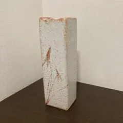 志野焼 四角形の陶器の花瓶 メルカリ