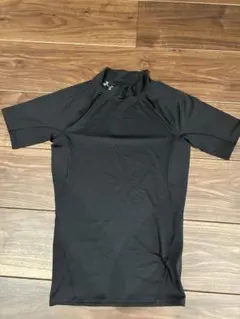 Under Armour ハイネック 半袖シャツ 黒