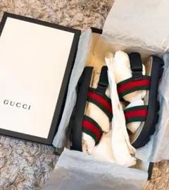 【新品未使用】 GUCCI キッズサンダルのサムネイル