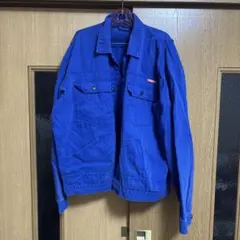 青のポケット付きジャケット