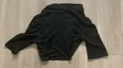 黒の五分袖トップス フロント装飾付き