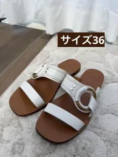 Chloeクロエ　ホワイトリング付きサンダル　36のサムネイル