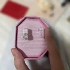 スワロフスキー アリアナグランデ ハートピアス 片耳