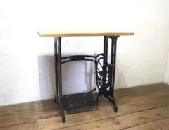 1660 黒ペンキのミシンテーブル　展示台　デスク　リメイク　レトロ　ビンテージ 1660 黒ペンキのミシンテーブル 展示台 デスク リメイク レトロ