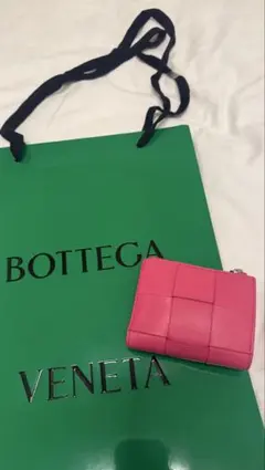 Bottega Veneta カセット スモール 二つ折りウォレットピンク　美品