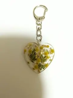 ハンドメイド レジン ミモザ ハート型キーホルダー