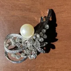パールクリスタルブローチ