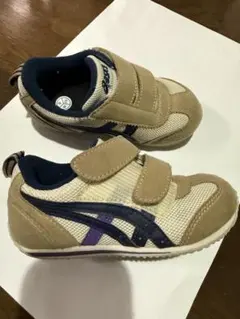 asics 15.5 センチ　ベルト付きキッズシューズ