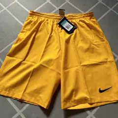 Nike イエロー ハーフパンツ
