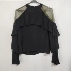 Lily Brown フリル付き 黒 長袖トップス フリーサイズ