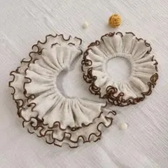 お揃いのフリルスタイ&シュシュ⭐︎ オートミールxテラコッタキャラメルメロウ