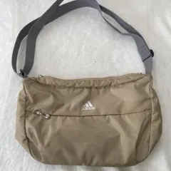 adidas ベージュ ショルダーバッグ