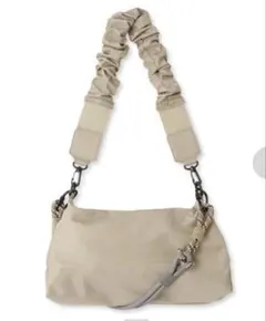 emmi ボディバッグ　オリーブ