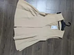ベージュ ノースリーブ フレアベスト Mサイズ