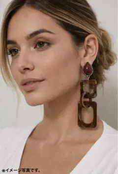 高見え大ぶりピアス ブラウン 上品 揺れる