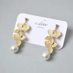 NO.662 ゴールドフラワーとコットンパールイヤリング/ピアス