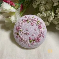 ハンドメイドくるみボタン刺繍ブローチ♡桜のリース