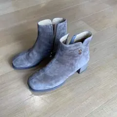 グレー スエード ジッパー付きショートブーツ