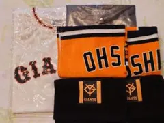 読売ジャイアンツ　シーズンシート特典 背番号Tシャツ、タオル4枚、ポーチ