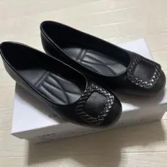 ブラック フラットシューズ 編み込みデザイン