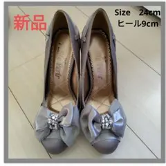 Petite Perlr プチペルル グレー リボン付きパンプス 24cmのサムネイル