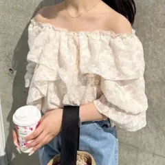NICE CLAUP オフショル　フリルブラウス