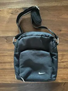 ナイキ NIKE ミニショルダーバッグ 黒のサムネイル