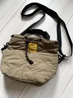 KiU キルティング ショルダーバッグ 巾着　カーキのサムネイル