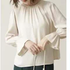 サテンフレアスリーブブラウスNATURAL BEAUTY BASIC6,600円