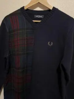 Fred Perry フレッドペリーネイビー Vネックセーター　未使用品