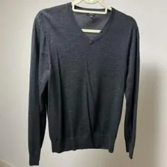 UNIQLO M ダークグレー Vネックセーター