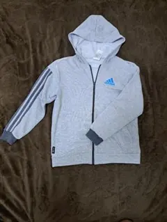 美品　アディダス　パーカー　グレー　150cm