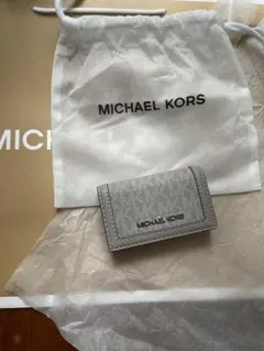 MICHAEL KORS キーケース ライトグレーのサムネイル