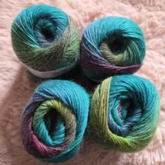 ウール100%　毛糸4玉　編み物　グラデーション　緑　青