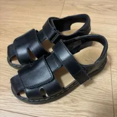 ブラック合成皮革サンダル キッズ用のサムネイル