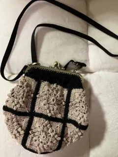 かぎ針編みがま口バッグ ベージュ×黒
