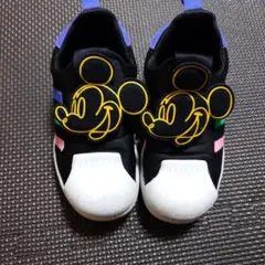 adidas キッズシューズ スリッポン