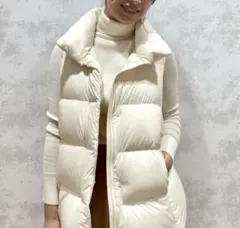 ユニクロ　パウダーソフトダウンベスト　オフホワイト