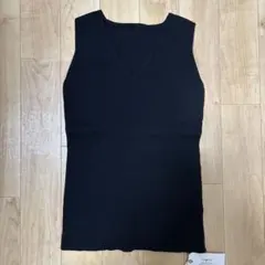 アングリッド　Vネックノースリーブ【新品】