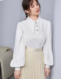 白ブラウス